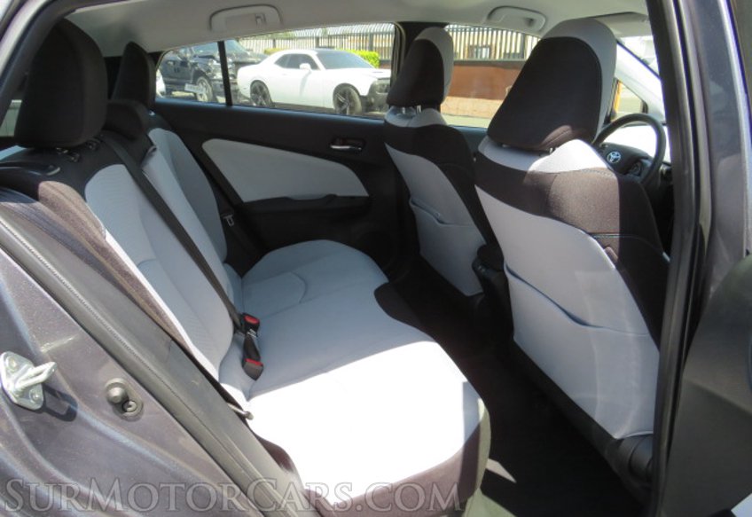 2022 Toyota Prius - Image 32