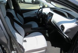 2022 Toyota Prius - Image 28