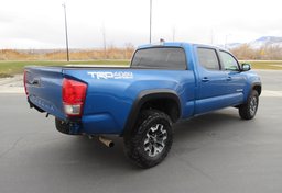 2017 Toyota Tacoma - Image 9