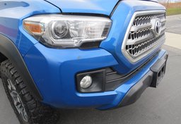 2017 Toyota Tacoma - Image 21