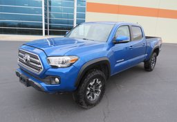 2017 Toyota Tacoma - Image 4