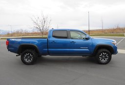 2017 Toyota Tacoma - Image 11