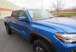 2017 Toyota Tacoma - Image 16