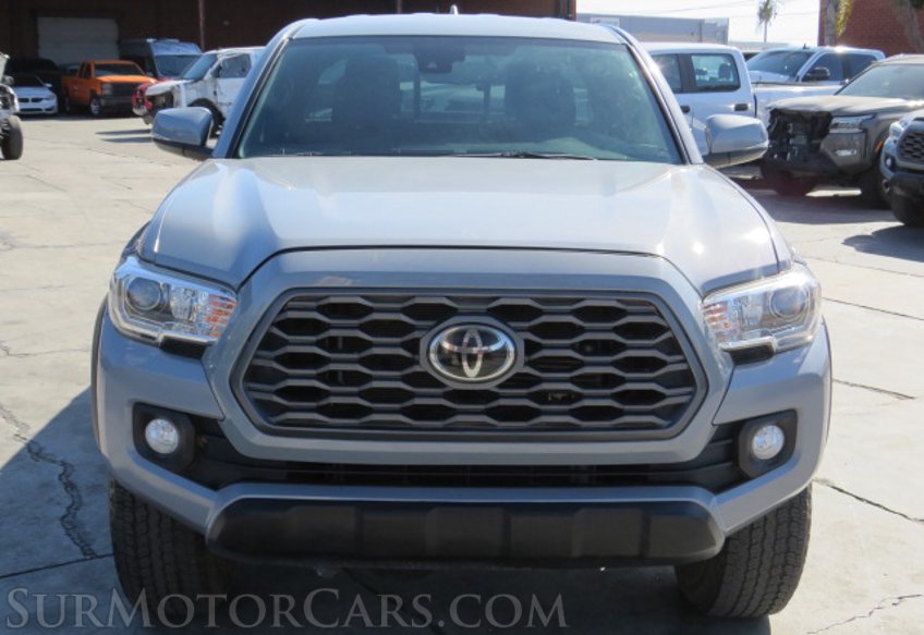 2020 Toyota Tacoma 4WD - Image 11