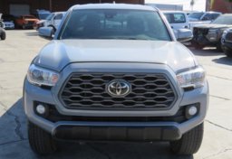 2020 Toyota Tacoma 4WD - Image 11
