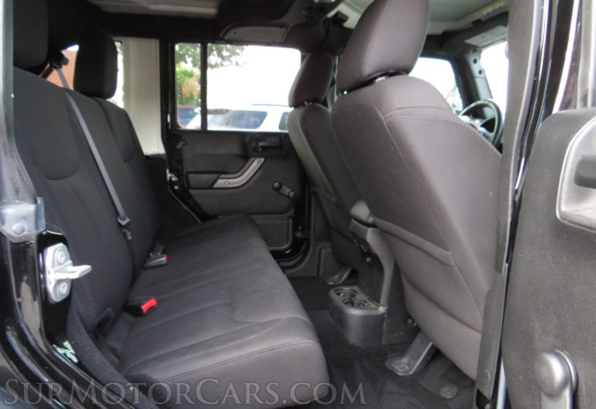 2015 Jeep Wrangler Unlimited - Image 32