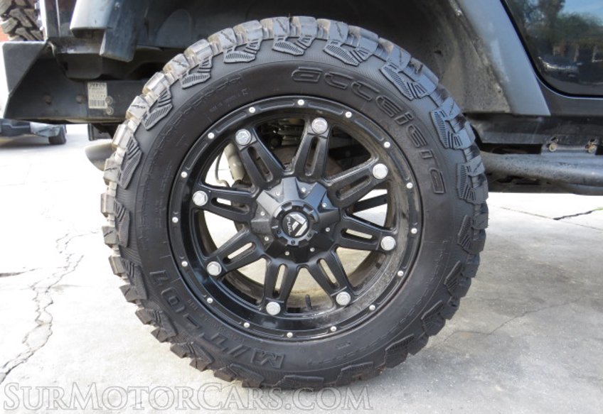 2015 Jeep Wrangler Unlimited - Image 13