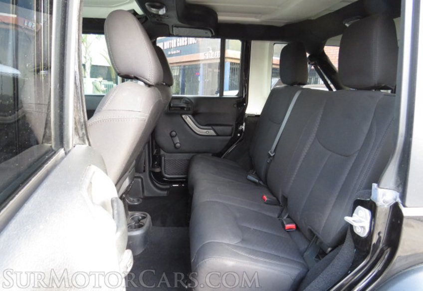 2015 Jeep Wrangler Unlimited - Image 31