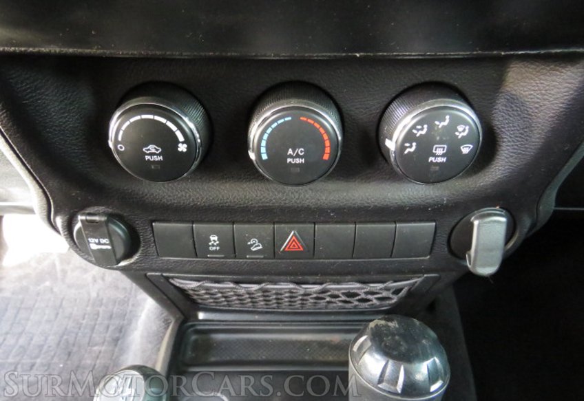 2015 Jeep Wrangler Unlimited - Image 37