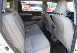 2015 Toyota Highlander - Image 30