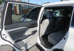 2015 Toyota Highlander - Image 25