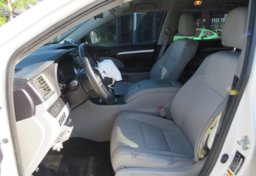 2015 Toyota Highlander - Image 31