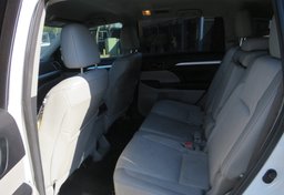 2015 Toyota Highlander - Image 29