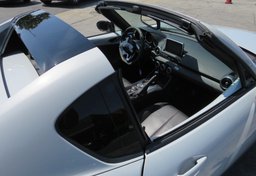 2017 Mazda MX-5 Miata RF - Image 16