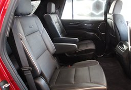 2023 Cadillac Escalade - Image 40