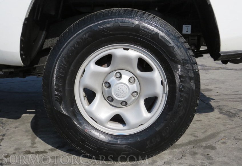 2020 Toyota Tacoma - Image 17