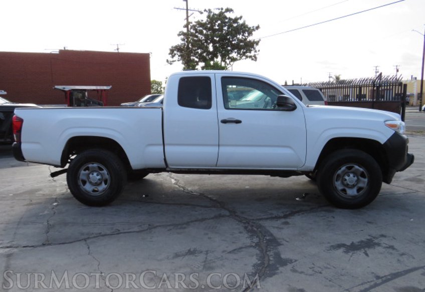 2020 Toyota Tacoma - Image 5