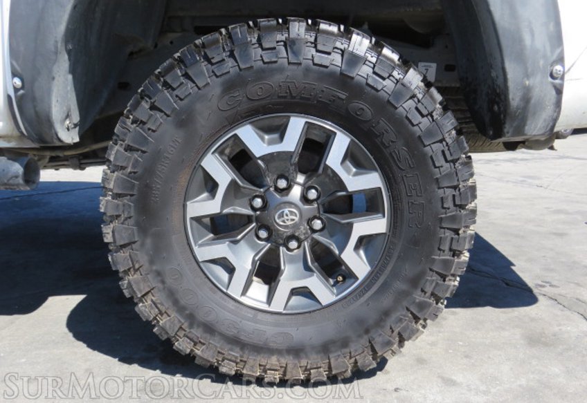 2019 Toyota Tacoma - Image 13