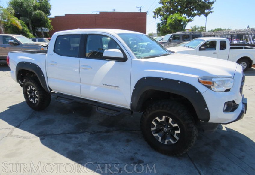 2019 Toyota Tacoma - Image 2