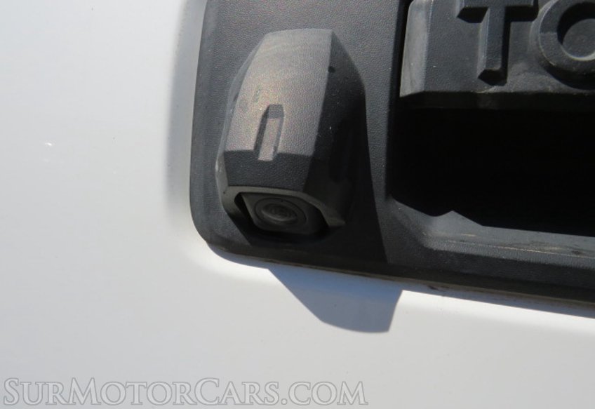 2019 Toyota Tacoma - Image 16