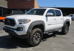 2019 Toyota Tacoma - Image 3