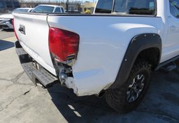 2019 Toyota Tacoma - Image 14