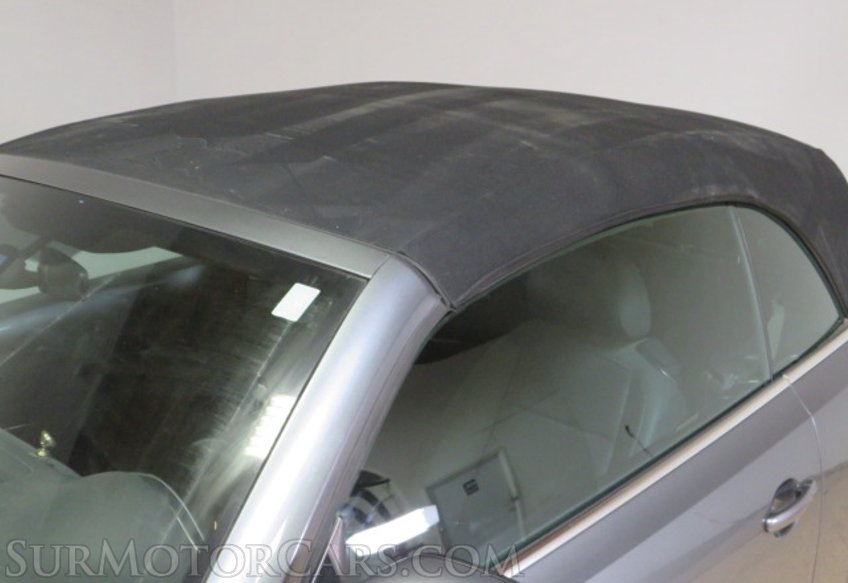 2017 Volkswagen Beetle Convertible - Image 13