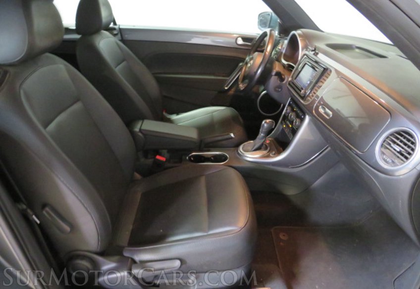 2017 Volkswagen Beetle Convertible - Image 23