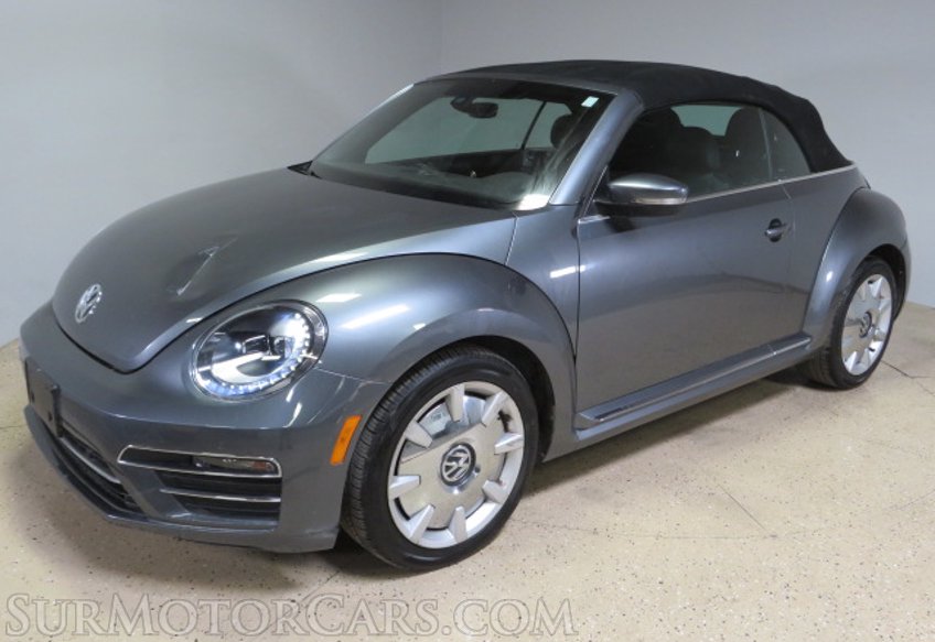2017 Volkswagen Beetle Convertible - Image 4