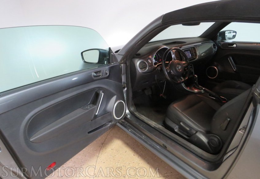 2017 Volkswagen Beetle Convertible - Image 24