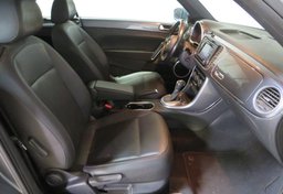 2017 Volkswagen Beetle Convertible - Image 23