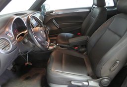 2017 Volkswagen Beetle Convertible - Image 21