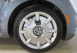 2017 Volkswagen Beetle Convertible - Image 45