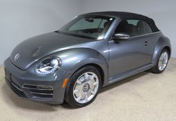 2017 Volkswagen Beetle Convertible - Image 4