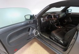 2017 Volkswagen Beetle Convertible - Image 24