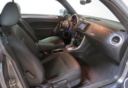 2017 Volkswagen Beetle Convertible - Image 22