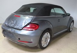 2017 Volkswagen Beetle Convertible - Image 9