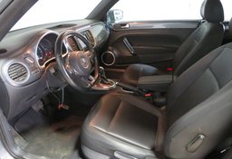 2017 Volkswagen Beetle Convertible - Image 26