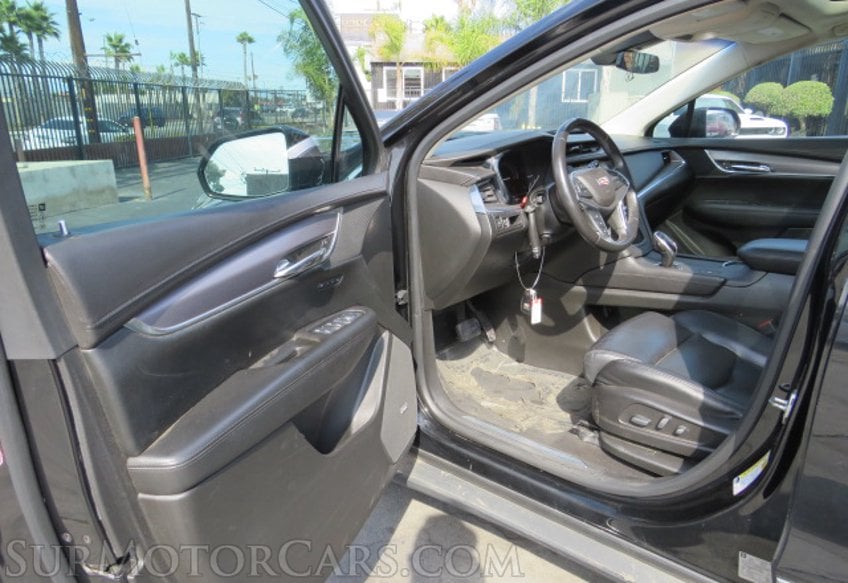 2017 Cadillac XT5 - Image 19
