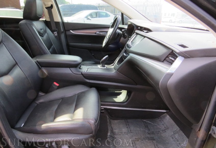 2017 Cadillac XT5 - Image 26