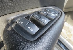 2017 Cadillac XT5 - Image 40