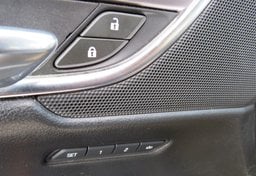 2017 Cadillac XT5 - Image 42