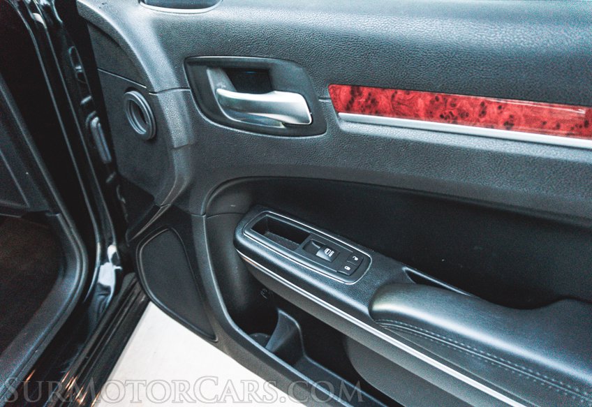 2014 Chrysler 300 - Image 26