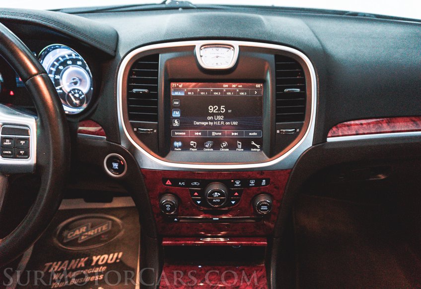 2014 Chrysler 300 - Image 23