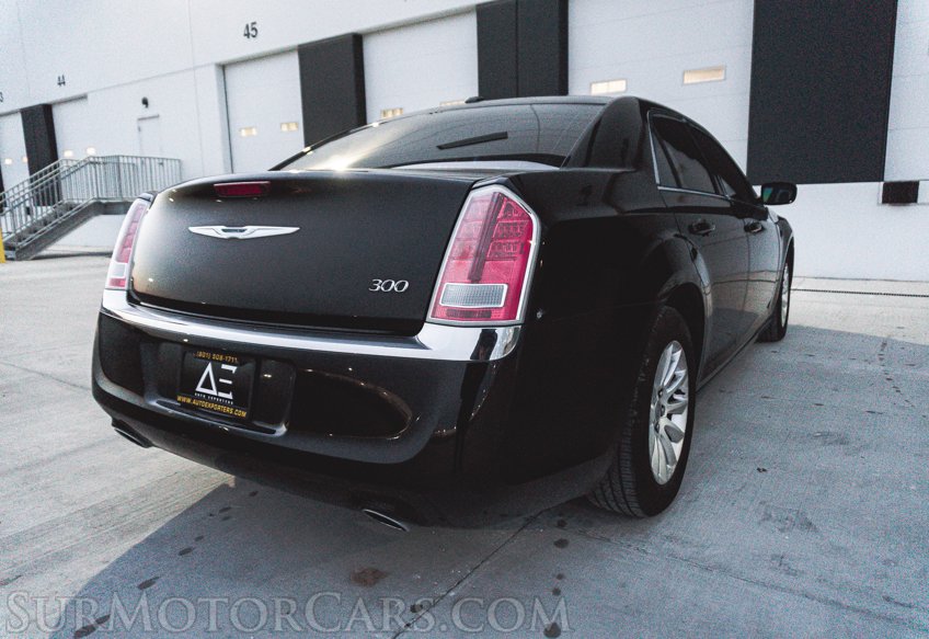 2014 Chrysler 300 - Image 16