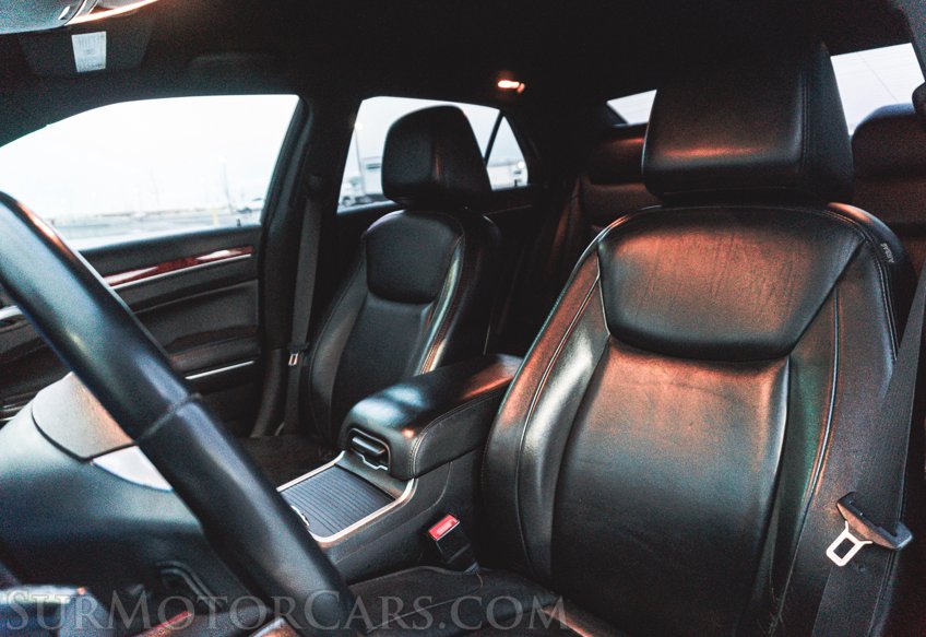2014 Chrysler 300 - Image 19