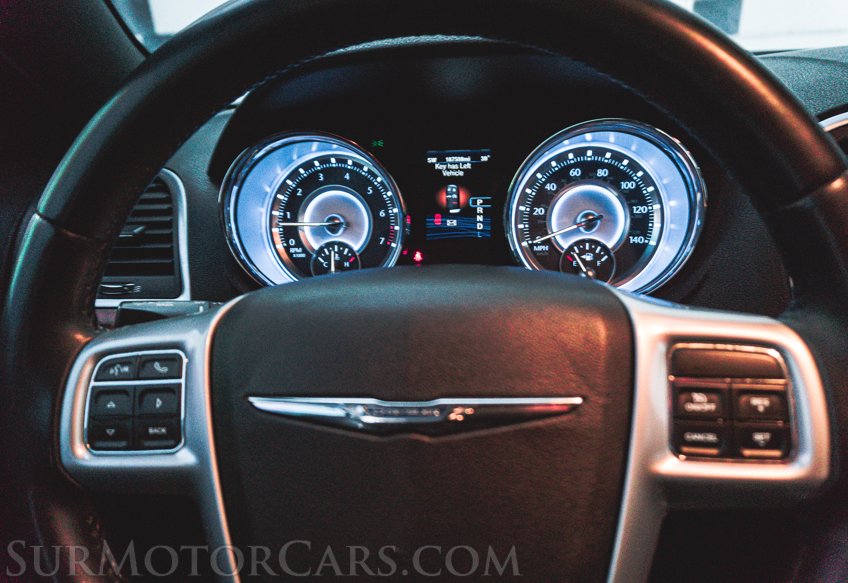 2014 Chrysler 300 - Image 30