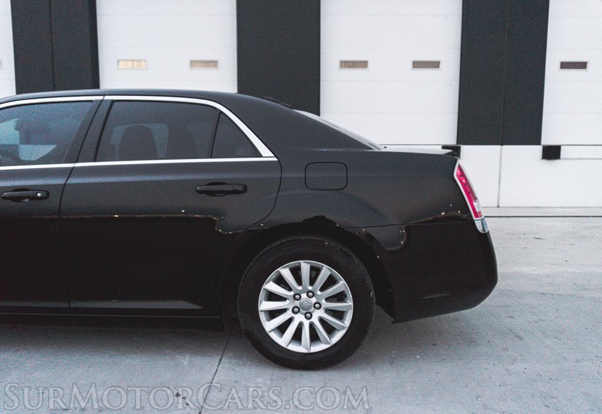 2014 Chrysler 300 - Image 10