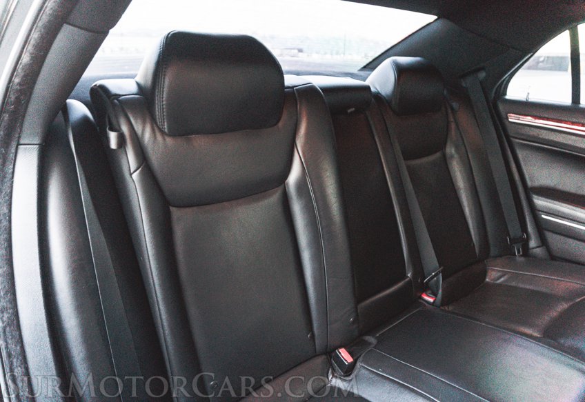 2014 Chrysler 300 - Image 28
