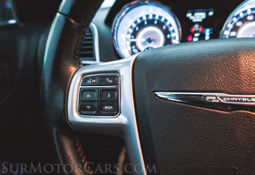 2014 Chrysler 300 - Image 32